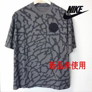 新品L★ NIKE ナイキ ダークグレー JODAN 総柄 PARISメンズTシャツ ジョーダンパリサンジェルマンアイアングレー