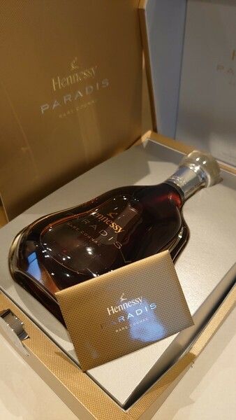 【送料無料】ヘネシー パラディ Hennessy PARADIS 700ml 40度 箱冊子完備品 コニャック ブランデー【箱付未開栓】