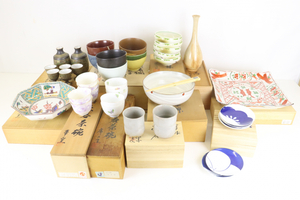 * Japanese-style tableware summarize Arita . Karatsu . obi kiln tea ........ hot water . small plate medium-sized dish platter vase Japanese style dining table meal kitchen 003IFGIW15