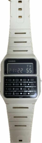 人気の海外モデル・アイボリー色 CASIO CA-53WF-8B ハリウッド映画にも使われた電卓機能がついた時計！