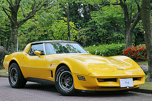 ☆☆1981y Corvette C3 !! 希少4速MT!! 350cuin-V8 !!キャブ最終 !! Seat張替済!! Auto Meterゲージ !! After-marketマフラー !! Authorised inspection8/5 ☆☆