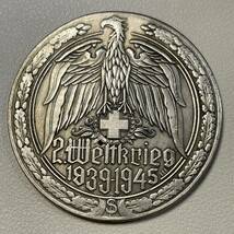 ドイツ 硬貨 古銭 第二次世界大戦記念 マシンガンMG42 鷲 十字架 花輪 1939-1945 記念幣 コイン 重36.80g_画像1
