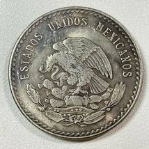 メキシコ 硬貨 古銭 アステカ族 1947年 「メキシコ合衆国」 「族長クアウテモック」銘 ペソ 国章 鷲 コイン 重29.56g_画像2