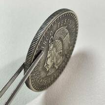 メキシコ 硬貨 古銭 アステカ族 1947年 「メキシコ合衆国」 「族長クアウテモック」銘 ペソ 国章 鷲 コイン 重29.56g_画像4