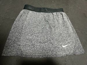 グレー スコート　NIKE