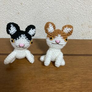 かぎ針編みのブチ猫2種　ハチワレ　手編みのハンドメイド品