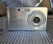 ▲FUJIFILM 富士フィルム　FinePix　J15fd　シルバー　コンパクトデジタルカメラ▲_画像1