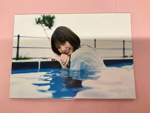 こんぷりん 日向坂ファースト写真集 立ち漕ぎ 発売記念ブロマイド 小坂菜緒/生写真/HI0669