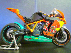 ☆限定版☆ 1/12 レッドブル KTM 1190 RC8R Red Bull #45 Martin Bauer 2011 アオシマ文化教材社（完成品）ダイキャスト バイクシリーズ