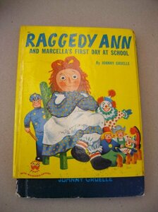 RAGGEDY ANN AND MARCELLA'S FIRST DAY AT SCHOOL アンティーク　絵本