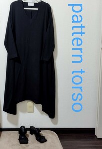 pattern torso antiqua　ＶネックAラインＴシャツワンピース　綿100％　ゆったりオーバーサイズ　黒　flee　　長袖ワンピース