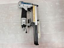 ★ makita マキタ AT425AK エアタッカ 4mm 常圧 本体 ケース付き 中古_画像6