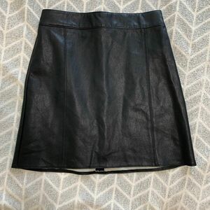 ミニスカート　黒　ブラック　皮スカート　かわいい