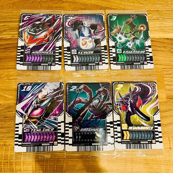 仮面ライダーガッチャード　ウエハース　03 レプリ