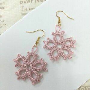 空気のようなピアス⑩ ピンク 花 ゆらゆらゆれる 垂れ下がり ハンドメイド おしゃれ 可愛い アクセサリー アレルギー対応可能