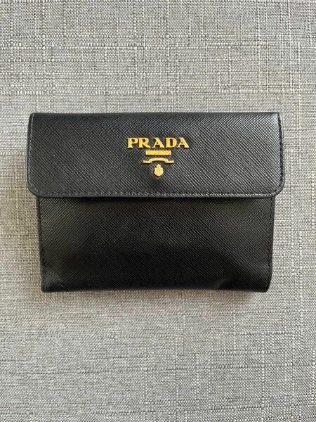 PRADA 二つ折り財布