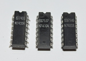 N7400A　IC　３個　未使用