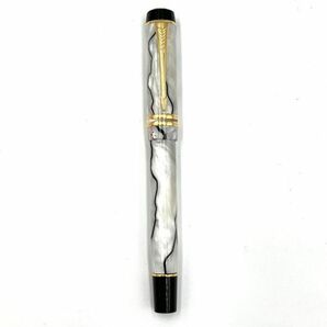 仙35 PARKER DUOFOLD 万年筆 ペン先 18K 750 刻印 18金 ホワイトカラー マーブル パーカー デュオフォールド 筆記用具 文房具の画像2