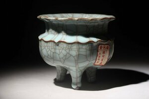 特別依頼出品　織田家由来某寺院所蔵　宋時代　官窯三足香爐　幅約14.6cm　(検)香炉 青磁 氷裂紋 唐物 中国美術