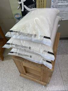 Постановление 25 кг 5 лет Kinu Musume -продукт рисовый рис 1 -класс рис белый рис 25 кг! Бесплатная доставка (за исключением Hokkaido Okinawa) взвешивала чистый вес 10,05 x 2 и 5,05