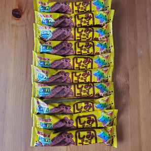 しみチョココーン　10本　チョコバー　チョコレート　菓子　お菓子　まとめ売り　スナック　ギンビス　リスカ
