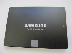 NO.27W SAMSUNG 2.5インチ SATA SSD 250GB MZ-75E250 動作品 　7mm　