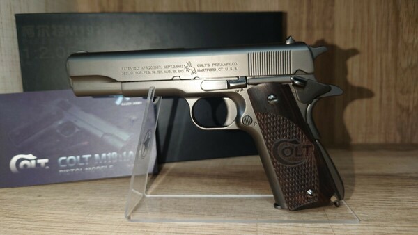 精巧1/2スケール　ミニチュアモデルガン　コルトM1911 ガバメント　 ガンカラー木製グリップカスタム