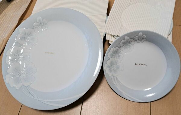 新品　GIVENCHY　サービスベリー　大皿　小皿　陶磁器