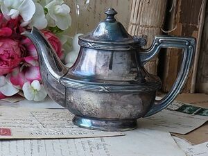 ( britain ) Vintage silver plate MARTIN HALL & CO company small ... teapot display 