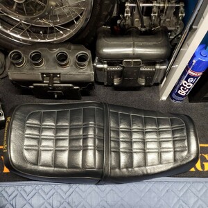 Z400FX E4 pattern step attaching tuck roll seat 