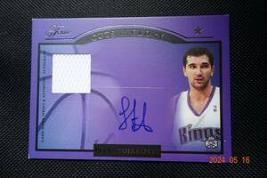 Peja Stojakovic 2004-05 Flair Cuts & Glory Jersey Autographs #40/75