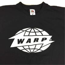 =検品済英輸入品= Sサイズ 缶バッジ付 黒ボディ ワープレコード Warp Records ロゴ 半袖Tシャツ - テクノ エレクトロニカ sonntagtshirts_画像2