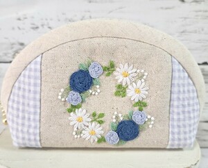 * hand made rose . Margaret. hand embroidery entering cosme pouch ( blue ) present patchwork make-up tool case small articles earphone stationery 