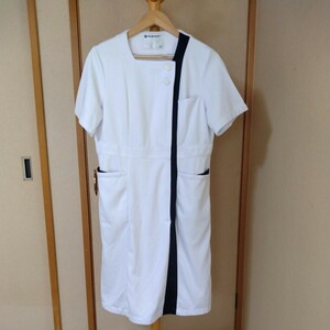 ナースリー　NO1130 半袖ワンピース　サイズ3L 　白/紺色　看護師 半袖 白衣 コスチューム