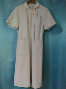 . quotient Montblanc short sleeves nurse One-piece size L white collar . pocket . cuffs . yellow . taking . equipped uniform nursing . costume 