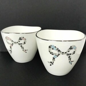 美品 ＮＡＲＵＭＩ ナルミ ギフト 贈答品 ペアフリーカップセット 洋食器 花柄 リボン柄 ホワイト ギフト/266