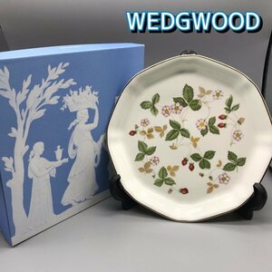 ＷＥＤＧＷＯＯＤ ウェッジウッド 皿 プレート 植物 リーフ ホワイト 食器 フラワー 花柄 柄あり 貴族 西洋 ギフト/252