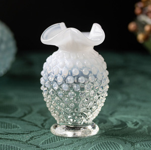 フェントン オパールセント 乳白色 ホブネイル 花びら 花瓶 ベース グラス ビンテージ インテリア ディスプレイ アメリカ
