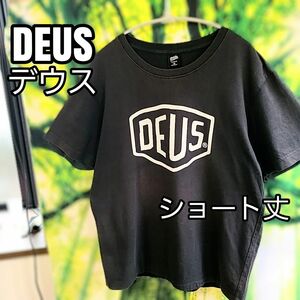 デウス DEUS 色あせ使用感 ショート丈 カスタム 綿100％ ロゴプリント プリントTシャツ 黒 半袖Tシャツ Tシャツ