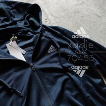 新品 正規品 adidas アディダス 上下セット セットアップ パーカー ジャージ パンツ 紺 ネイビー 三本ライン ロゴ プリント L_画像6