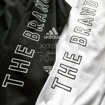 新品 正規品 adidas アディダス 2枚セット 長袖 ロンT プリント THREE STRIPES 黒 ブラック 白 ホワイト ロゴ プリント XL_画像5