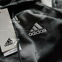 新品 正規品 adidas アディダス 上下セット スウェット セットアップ グレー チャコール 黒 ブラック ロゴ刺繍 総柄 迷彩 薄手 XL_画像3