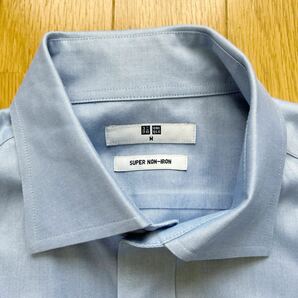 美品 UNIQLO ユニクロ スーパーノンアイロン ワイドカラー シャツ サイズM ブルー 長袖シャツ の画像3
