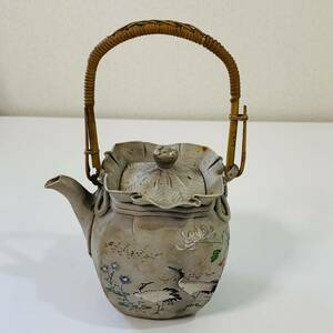 旧家蔵出し 骨董品 急須 萬古 茶器 茶入 茶道具 鶴 花 花鳥 白磁 アンティーク 古美術 年代物 当時物 裏印あり 幅13cm 高さ20cm