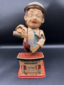  at that time goods 1960 period .. toy BARTENDER Charley Weaver tin plate toy 584