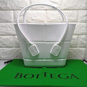 BOTTEGA VENETA ボッテガヴェネタ アルコ トート ラバー素材 夏物 ホワイト 美品 1点のみ