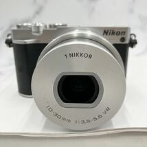 ◎【売り切り】Nikonニコン Nikon1 J5 ミラーレス一眼カメラ レンズセット 10-30mm 18.5mm シャッター数2947 バッテリー二つ付属_画像2