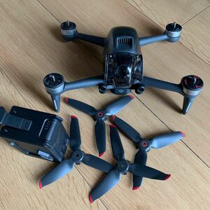 Dji fpv 本体とバッテリー