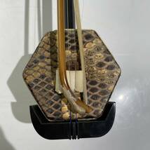 中国楽器　二胡　ケース付　/　弦楽器　民族楽器　伝統楽器　蛇皮　.1955_画像5