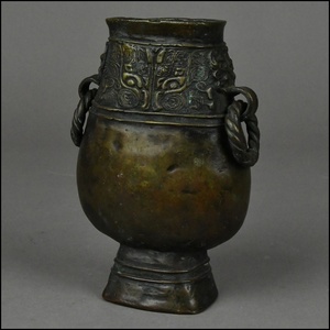 中国美術 唐物 古銅 黄銅 饕餮紋 捻り遊環耳付花瓶 花器 古美術品